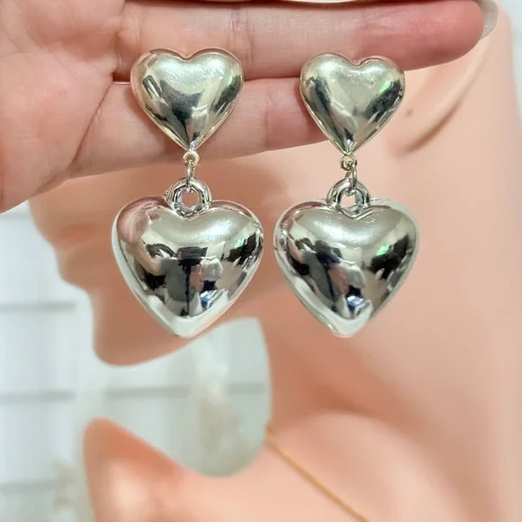 ⚜️ Silver Heart Drop Earrings - Picture 6 of 6